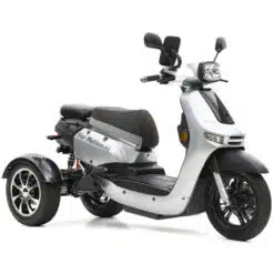 De Trion – Trike scootmobiel met scooter looks zilver