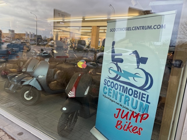 de showroom en sootmobiel winkel van scootmobiel centrum in Brugge - België
