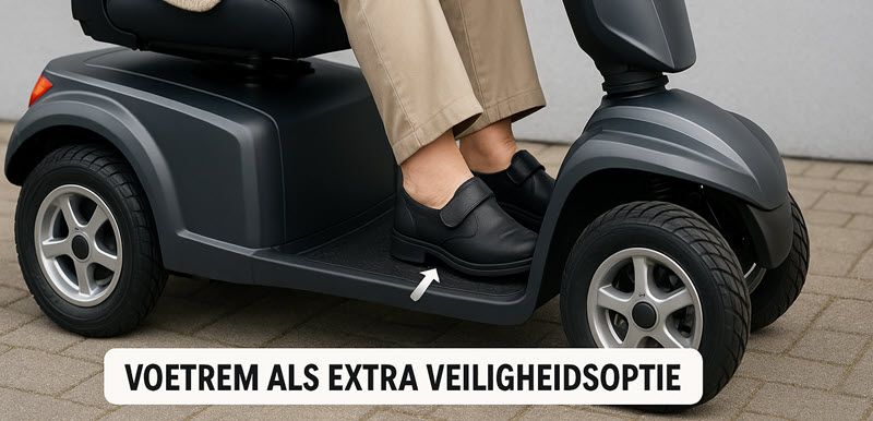 Scootmobiel met een extra voetrem als alternatief voor bediening met handkracht