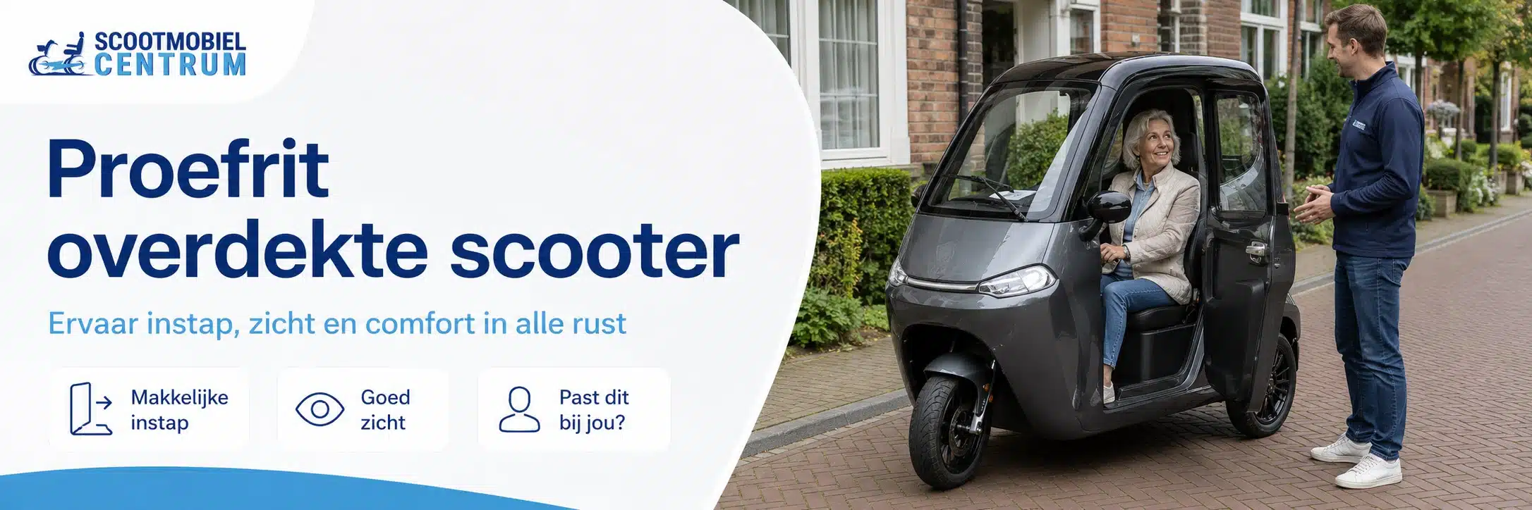 Klant probeert instap, zicht en bediening van een overdekte scooter tijdens een proefrit