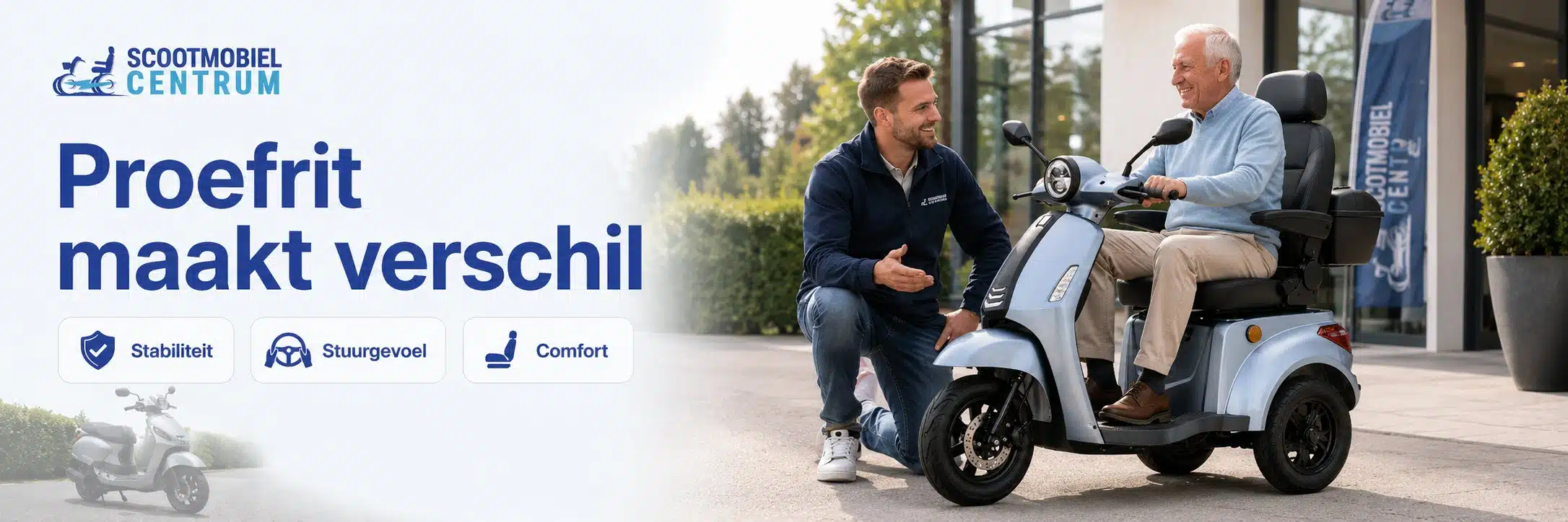 Adviseur naast een man op een lichtblauwe scooterachtige driewieler