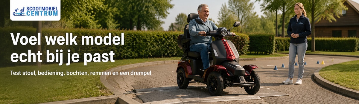 Adviseur stelt de stoel en bediening van een scootmobiel af op de bestuurder